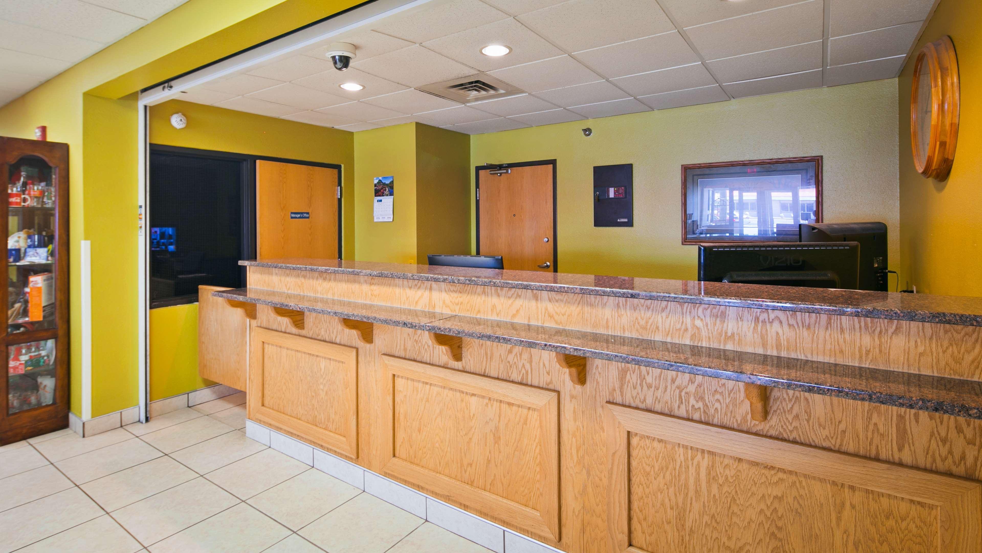 Best Western Of Huron Екстериор снимка